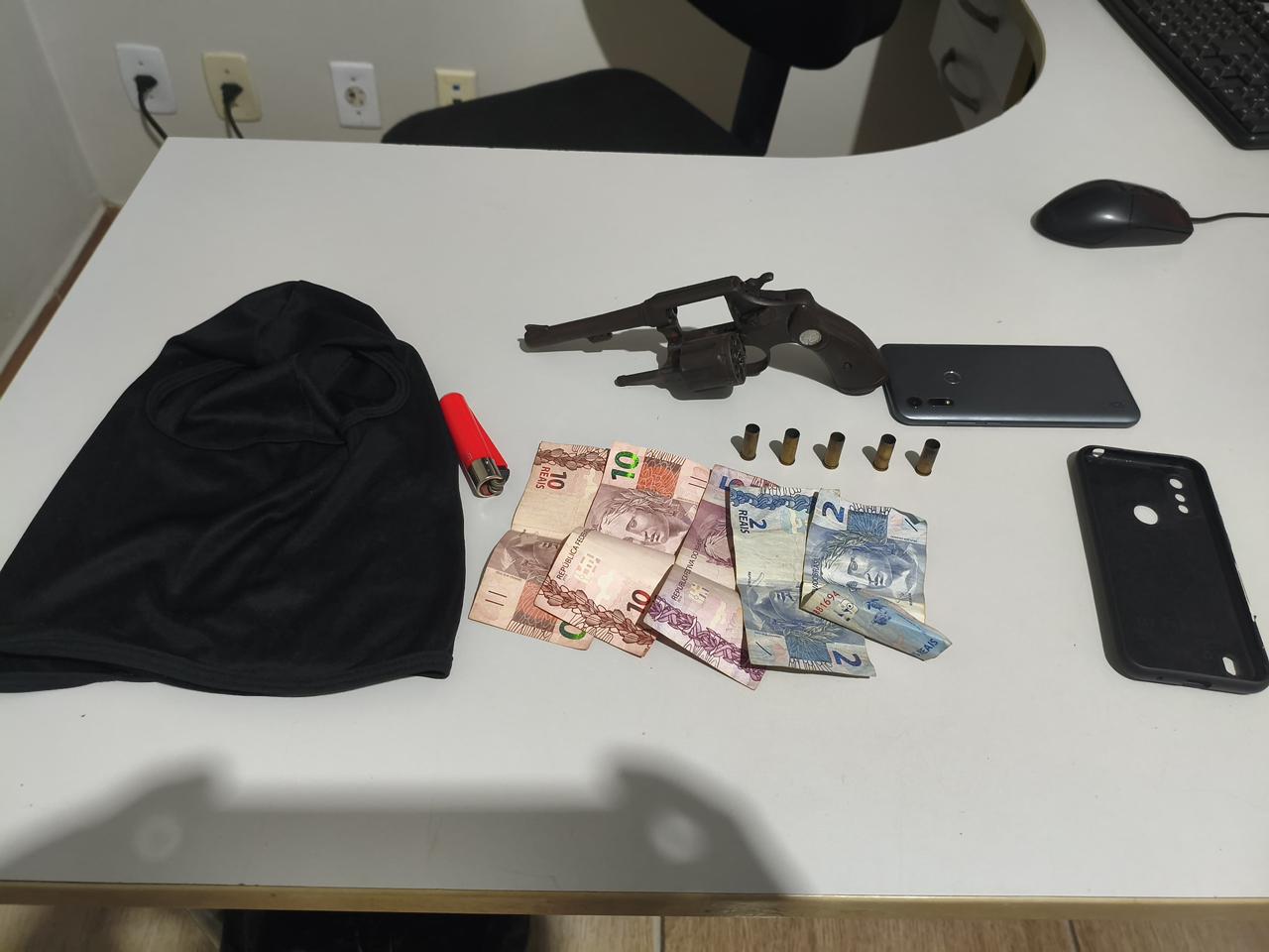 Polícia apreende arma de fogo após intervenção policial durante ocorrência em Pedras de Fogo
