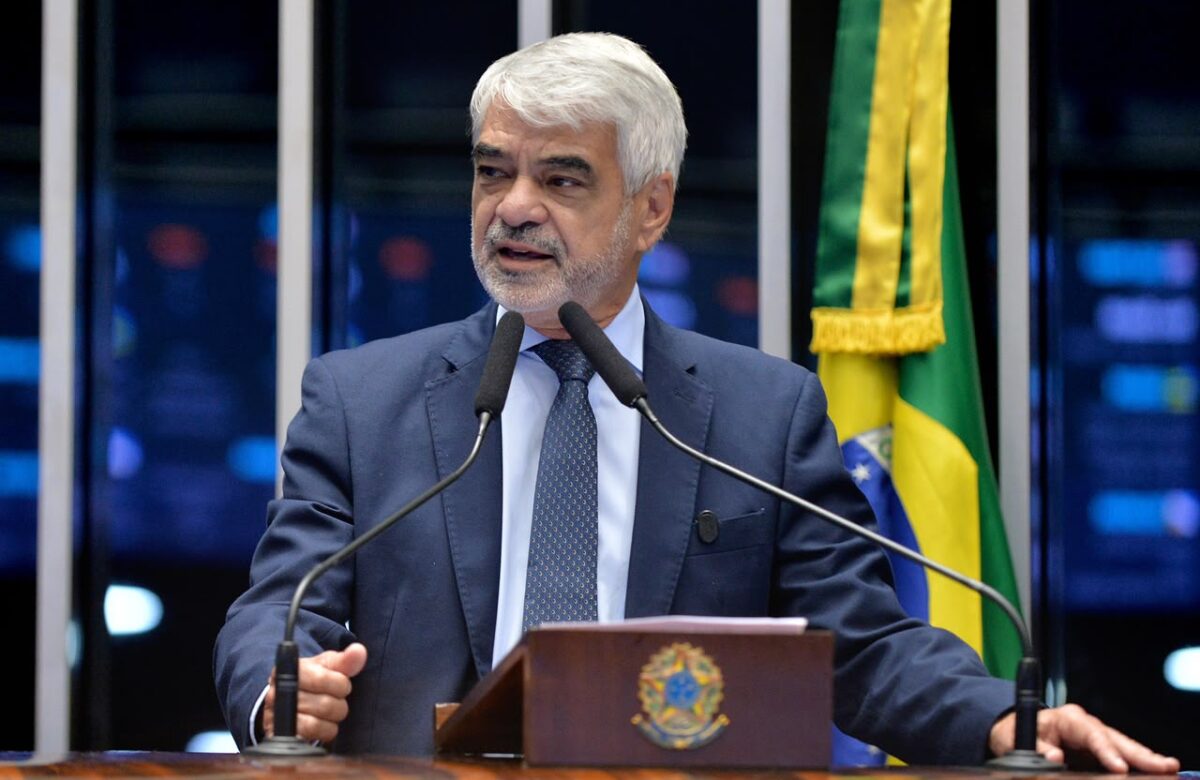 Em primeiro discurso após reeleição, Humberto convoca mobilização nacional para vitória de Lula no segundo turno