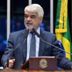 Em primeiro discurso após reeleição, Humberto convoca mobilização nacional para vitória de Lula no segundo turno