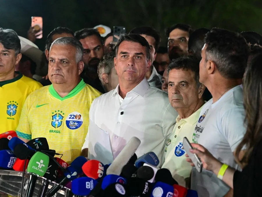 Flávio Bolsonaro afirma que vai pedir anulação das eleições após ser derrotado por Lula
