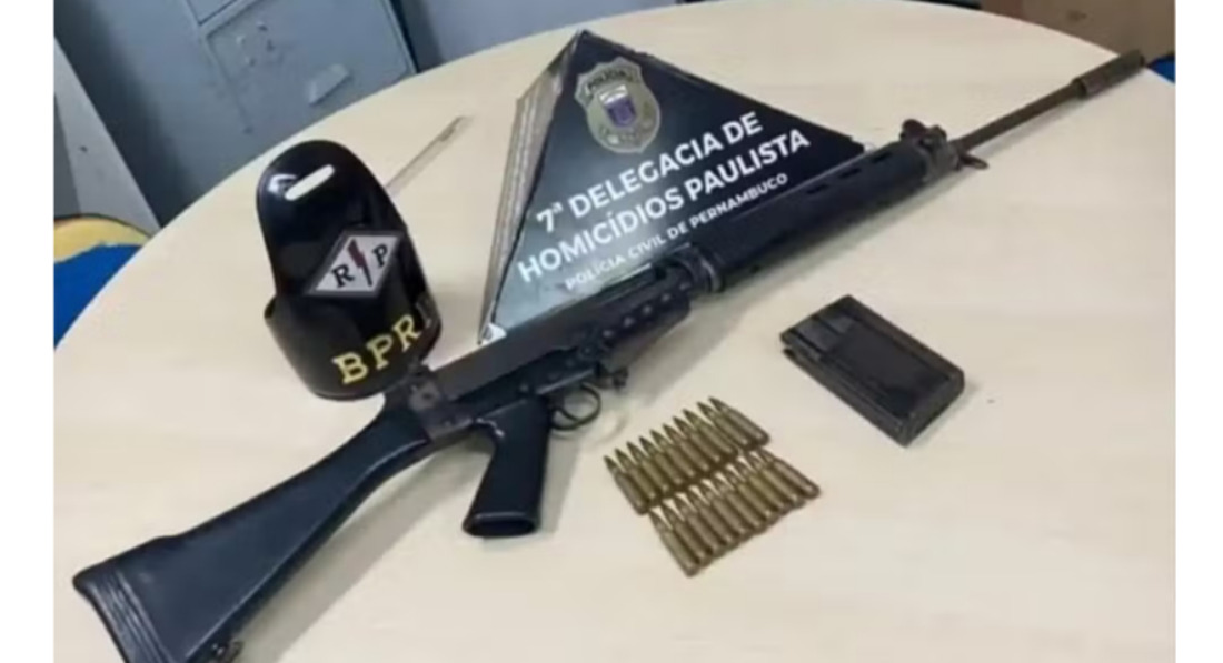 Fuzil desaparecido após fuga de soldado do Exército é localizado em matagal no Recife