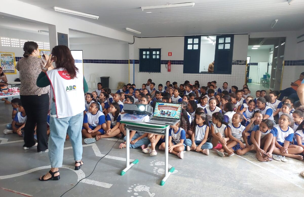 Goiana realiza ação educativa pelo Dia Nacional da Escovação em escola municipal