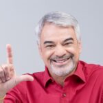 Humberto Costa vota às 11h13 deste domingo (4), em Boa Viagem, no Recife