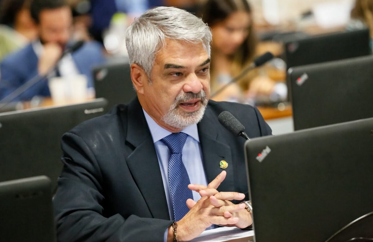 Humberto aciona autoridades federais para rigorosa apuração de incêndio na UFPE