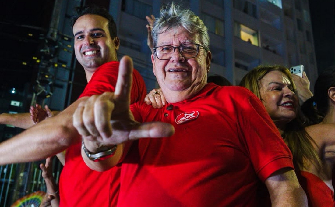 João Azevêdo comemora vitória de Lula: “A dignidade e o respeito venceram”