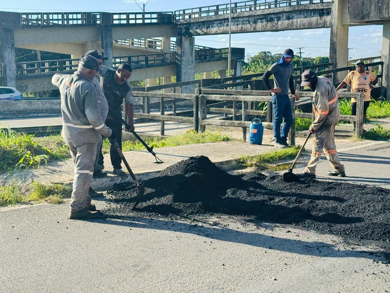 Lombadas físicas são instaladas próximo à passarela de Mata Redonda para reforçar segurança no trânsito