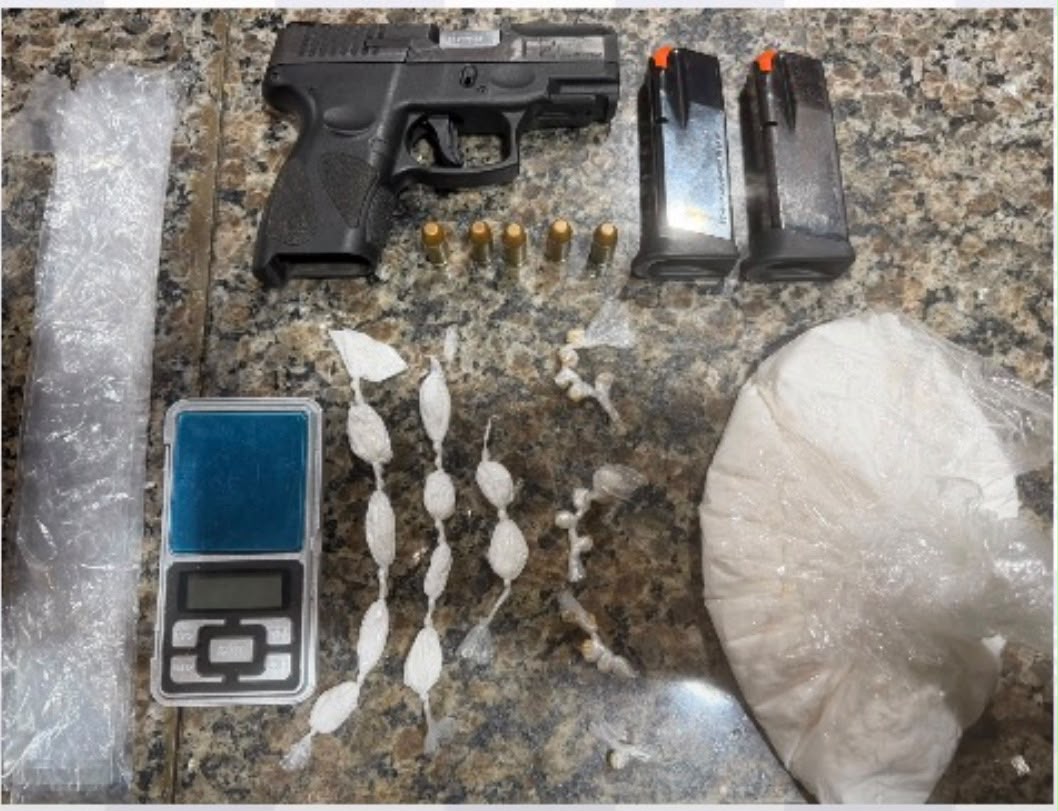 PM apreende arma de fogo, munições e drogas em Goiana