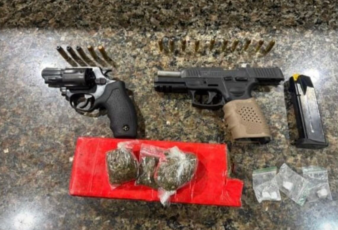 PM apreende armas, munições e drogas em Itambé; dois homens são conduzidos à delegacia