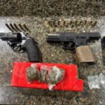 PM apreende armas, munições e drogas em Itambé; dois homens são conduzidos à delegacia