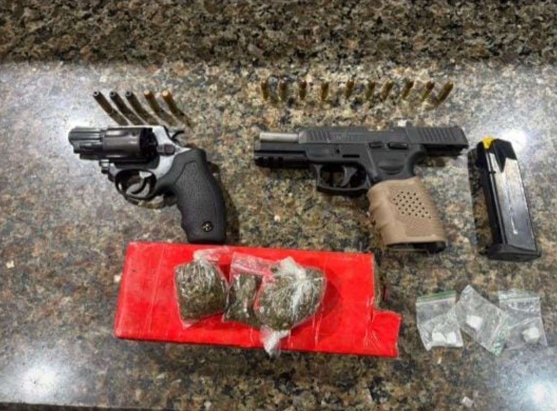 PM apreende armas, munições e drogas em Itambé; dois homens são conduzidos à delegacia