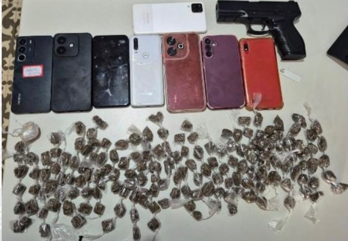 PM detém três mulheres e apreende maconha, crack e simulacro de arma em Condado