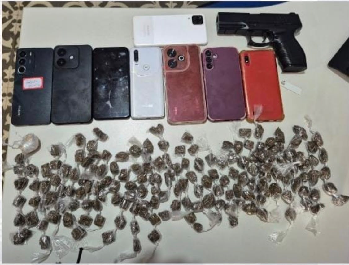 PM detém três mulheres e apreende maconha, crack e simulacro de arma em Condado