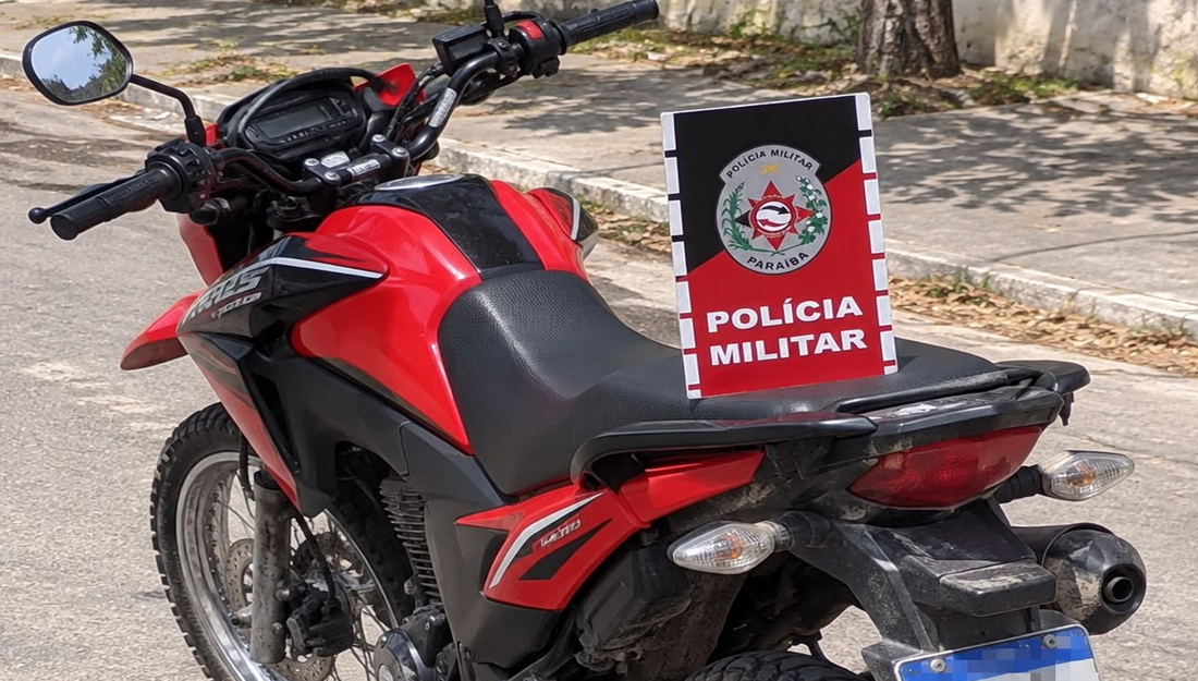 Polícia Militar recupera motocicleta com restrição de roubo/furto na Zona Rural de Pedras de Fogo
