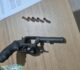 Policial civil é alvo de tentativa de roubo com tiros na PB-030; um suspeito é preso e arma é apreendida