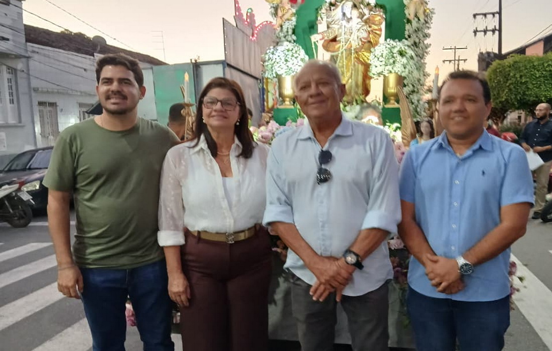 Prefeito Marcílio Régio participa de missa e procissão de Nossa Senhora do Rosário em Goiana
