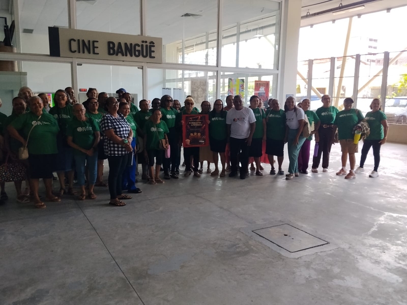Prefeitura de Alhandra promove manhã de cinema para idosos e fortalece vínculos de amizade e convivência social