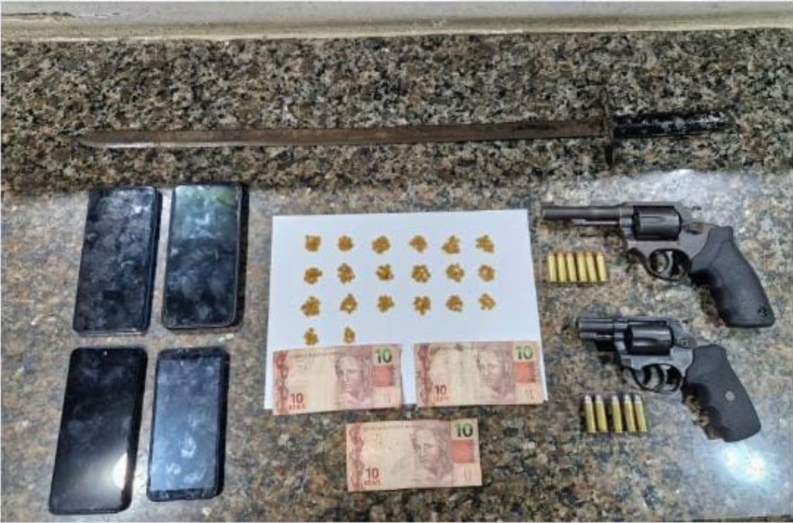 Quatro homens são presos com armas e drogas em Goiana